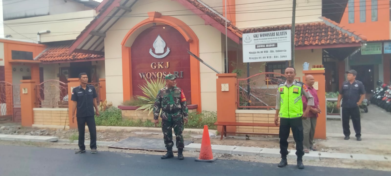 Babinsa Dan Bhabinkamtibmas Kawal Ibadah Jumat Agung GKJ Duwet Wonosari Klaten