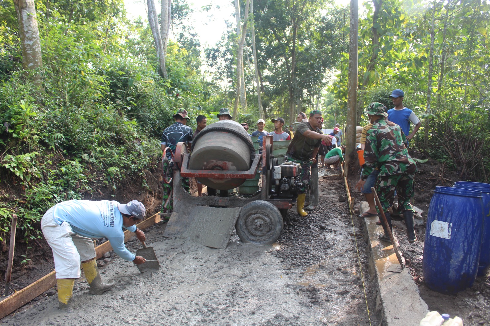 Betonisasi Jalan TMMD Sengkuyung Tahap II Dimulai Di Desa Mundu, Kecamatan Tulung Klaten