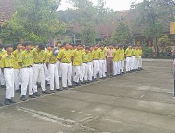 Babinsa Koramil 12/Manisrenggo Bina Karakter Dan Disiplin Siswa SMPN 3 Manisrenggo Dan Sosialisasikan Dampak Kenakalan Remaja