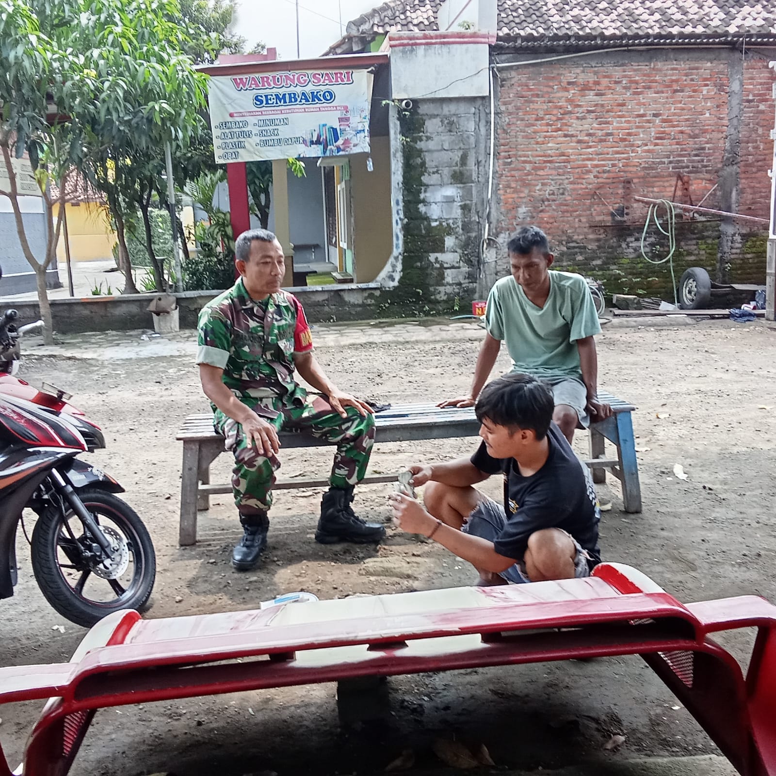 Himbaunya Babinsa Koramil 24/Klaten Utara Saat Sambangi Tokoh Pemuda Desa Belang Wetan