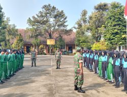 Berikan Karakter Dan Kedisiplinan, Anggota Koramil 12/Manisrenggo Latih PBB Siswa-Siswi SMPN 3 Manisrenggo
