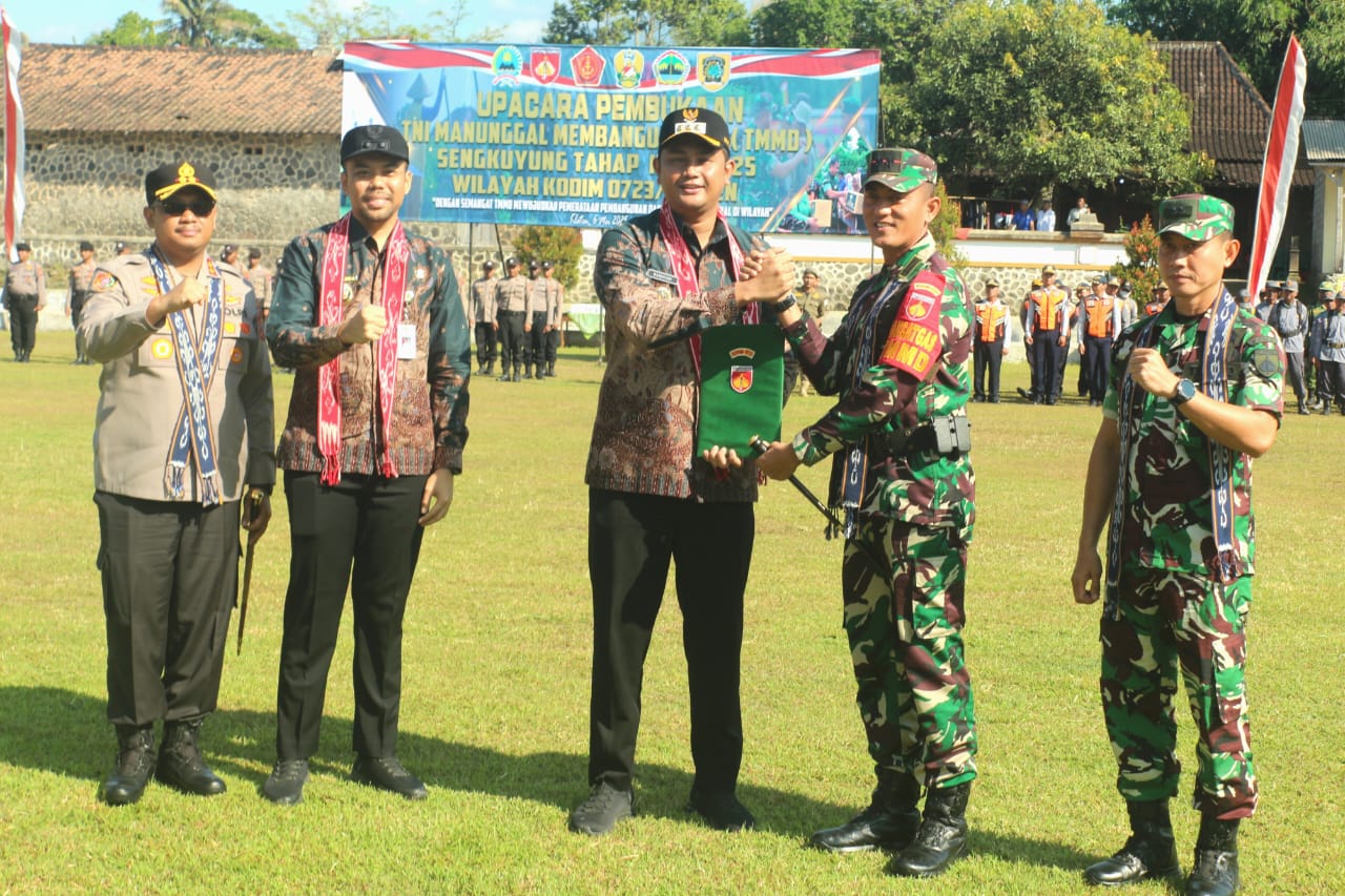 Percepat Pembangunan Di Wilayah Pedesaan, Bupati Bersama Dandim Klaten Buka TMMD Sengkuyung Tahap II Tahun 2025 Di Desa Mundu Tulung