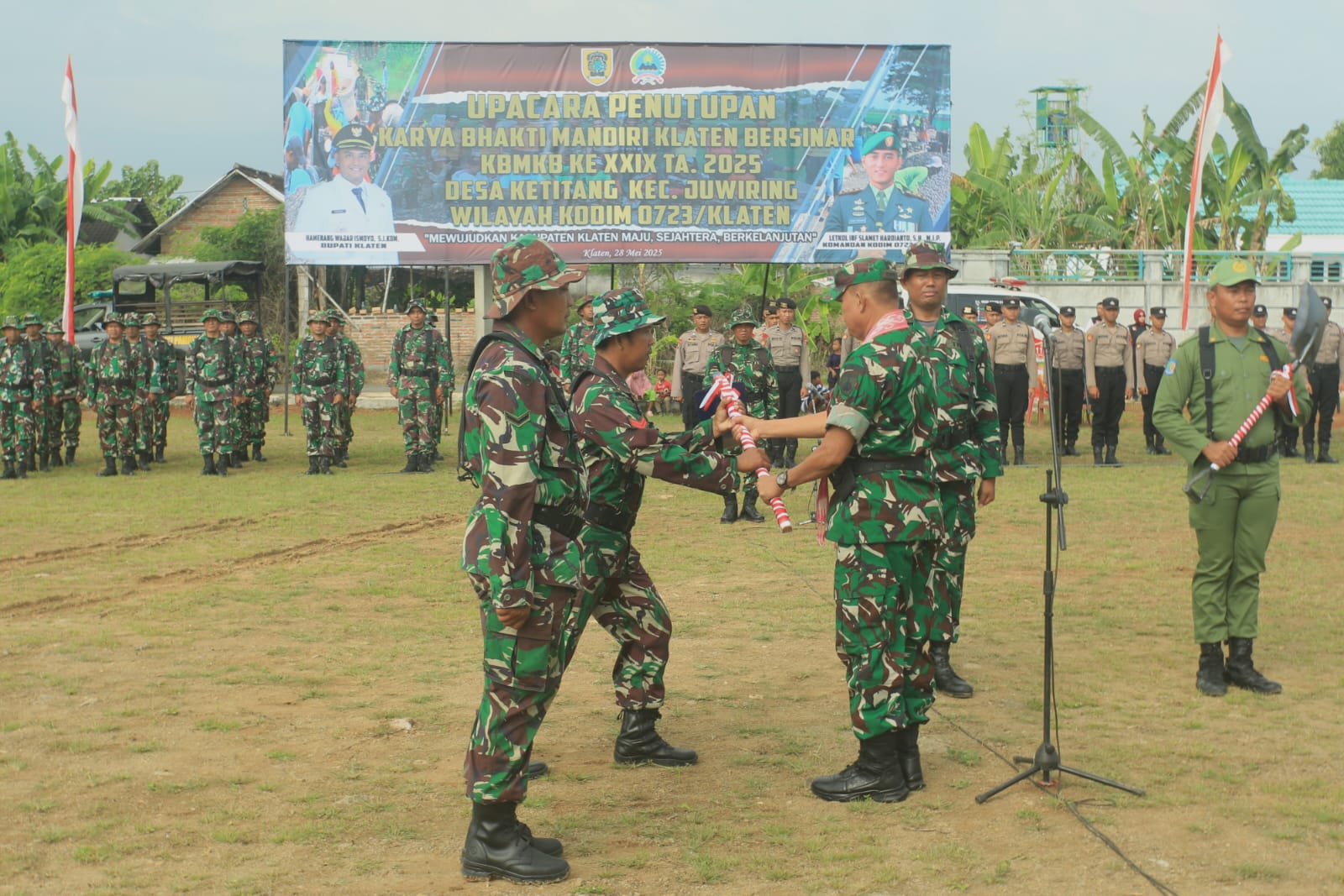 Kasdim 0723 Klaten Tutup Karya Bakti Mandiri Klaten Bersinar Ke 29 Di Desa Ketitang Kecamatan Juwiring Kabupaten Klaten Tahun 2025