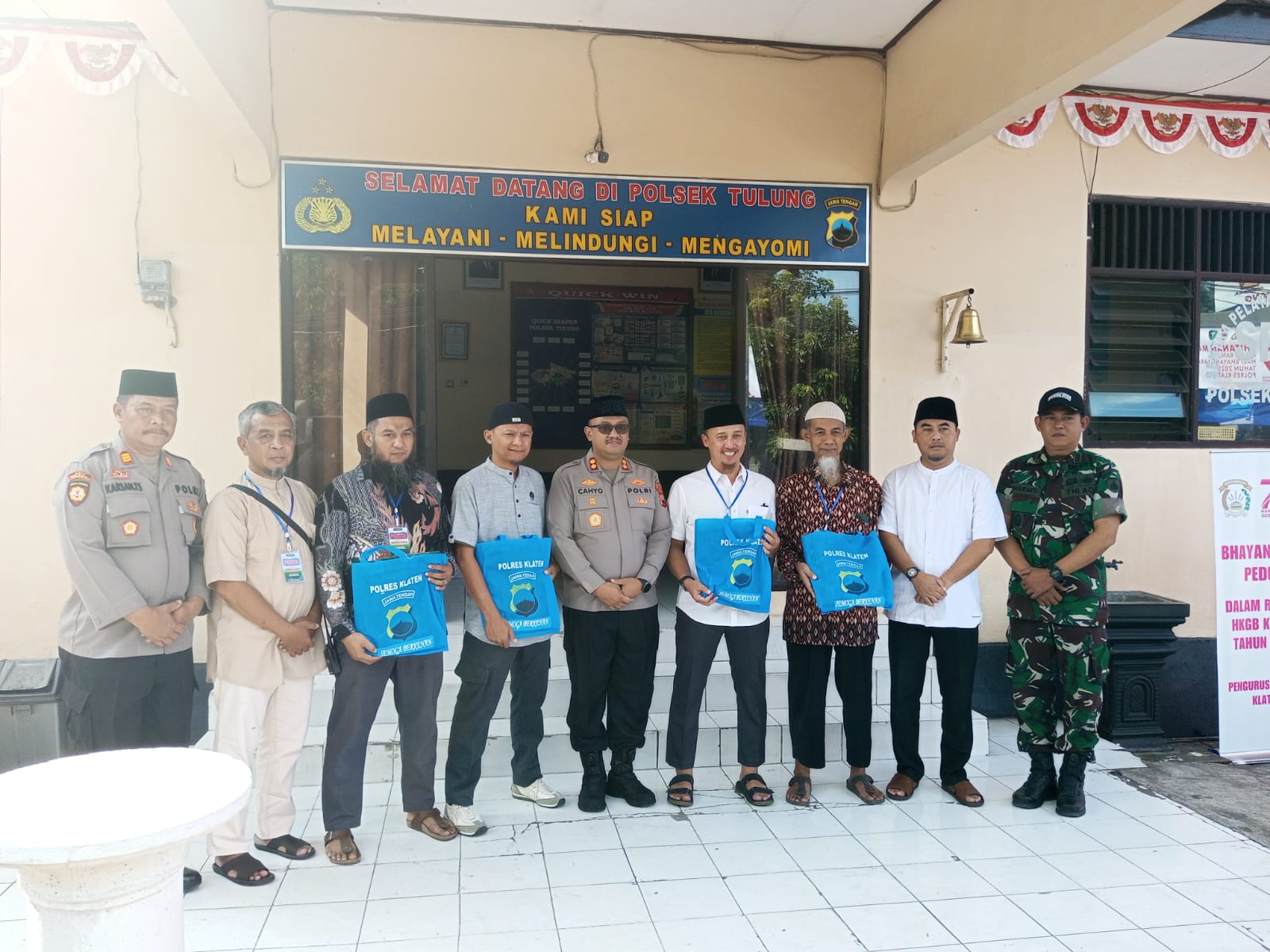 Komandan Koramil 16/Tulung Hadiri Khitanan Massal Dalam Rangka Hut Bhayangkara Ke-79 Di Mapolsek Tulung