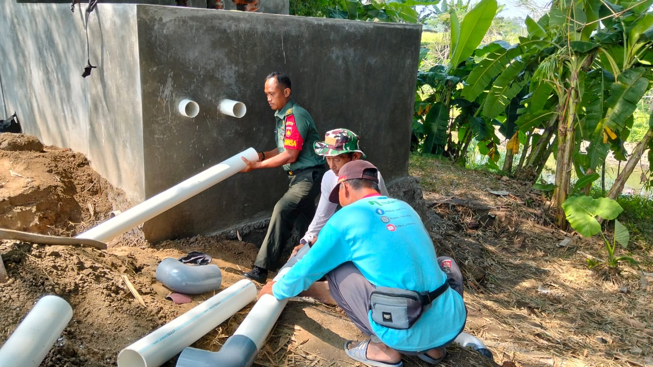 Babinsa Desa Balak Klaten Tinjau Progres Pembangunan Irigasi Perpompaan Bantuan Kementerian Pertanian