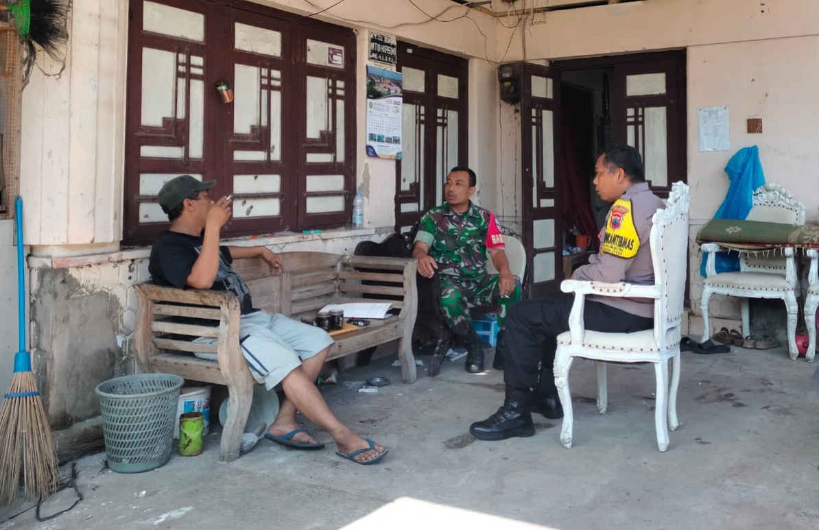 Jaga Kamtibmas Dan Cegah Judi Online, Babinsa Bersama Bhabinkamtibmas Desa Belang Wetan Klaten Jalin Komunikasi Dengan Tokoh Masyarakat