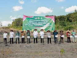 Dandim 0723/Klaten Hadiri Penanaman Jagung Serentak Kuartal III Di Lahan Perhutanan Sosial Desa Krakitan