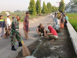 Bersama Warga Babinsa Koramil 22/Wonosari Karya Bakti Pembersihan Jalan Di Desa Bentangan Klaten