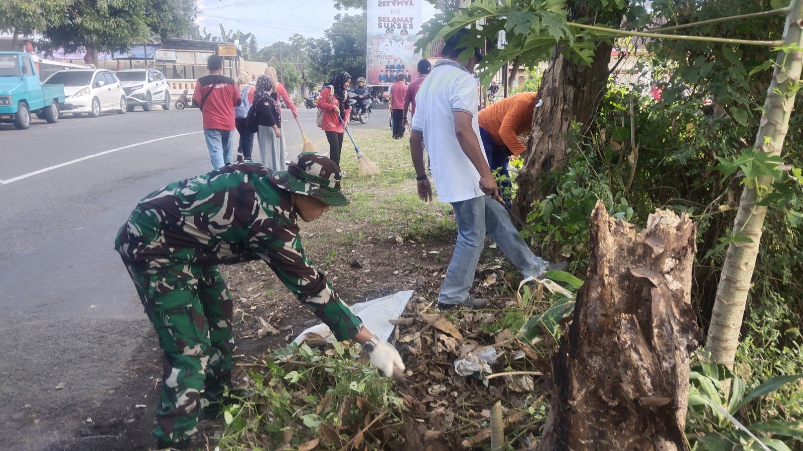 Muspika Polanharjo Bersama Masyarakat Gelar Jumat Bersih Dan Kerja Bakti Lingkungan