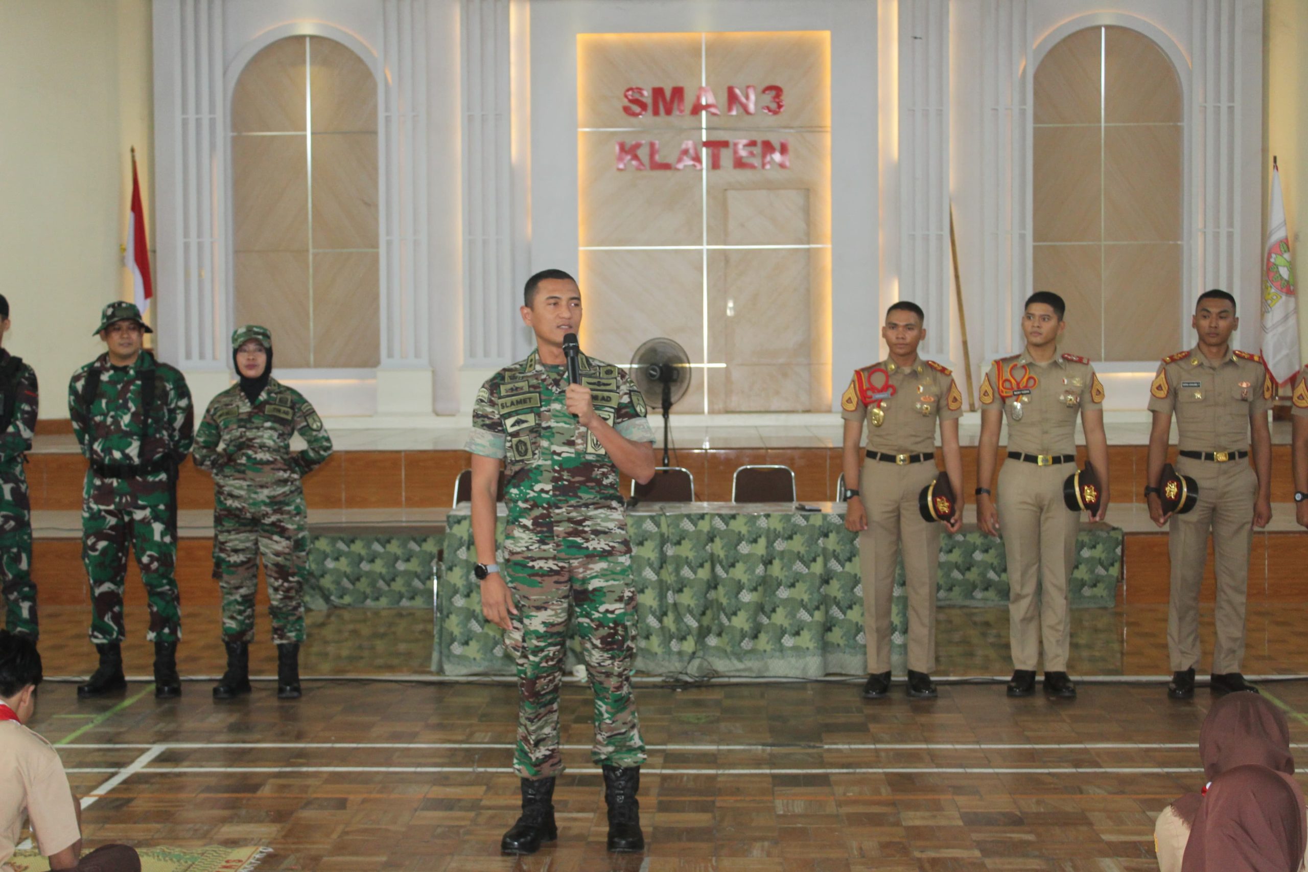 Kodim 0723/Klaten Bersama Akmil Berikan Wawasan Kebangsaan Serta Sosialisasi Profesi TNI Kepada Siswa SMA Di Klaten