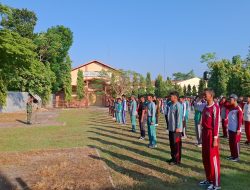 Babinsa Koramil 12/Manisrenggo Berikan Pelatihan Dasar PBB Bagi Siswa SMK Tunggal Cipta Manisrenggo