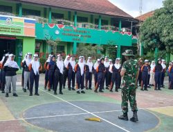 Membentuk Generasi Muda Berkarakter, Babinsa Koramil 09/Prambanan Latih PBB di SMPN 1 Prambanan Klaten