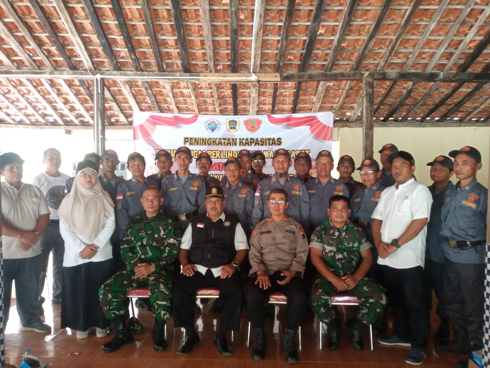 Babinsa Koramil 18/Bayat : Pelatihan Satlinmas Jambakaan Wujud Komitmen Bersama Ciptakan Desa Aman Dan Tertib