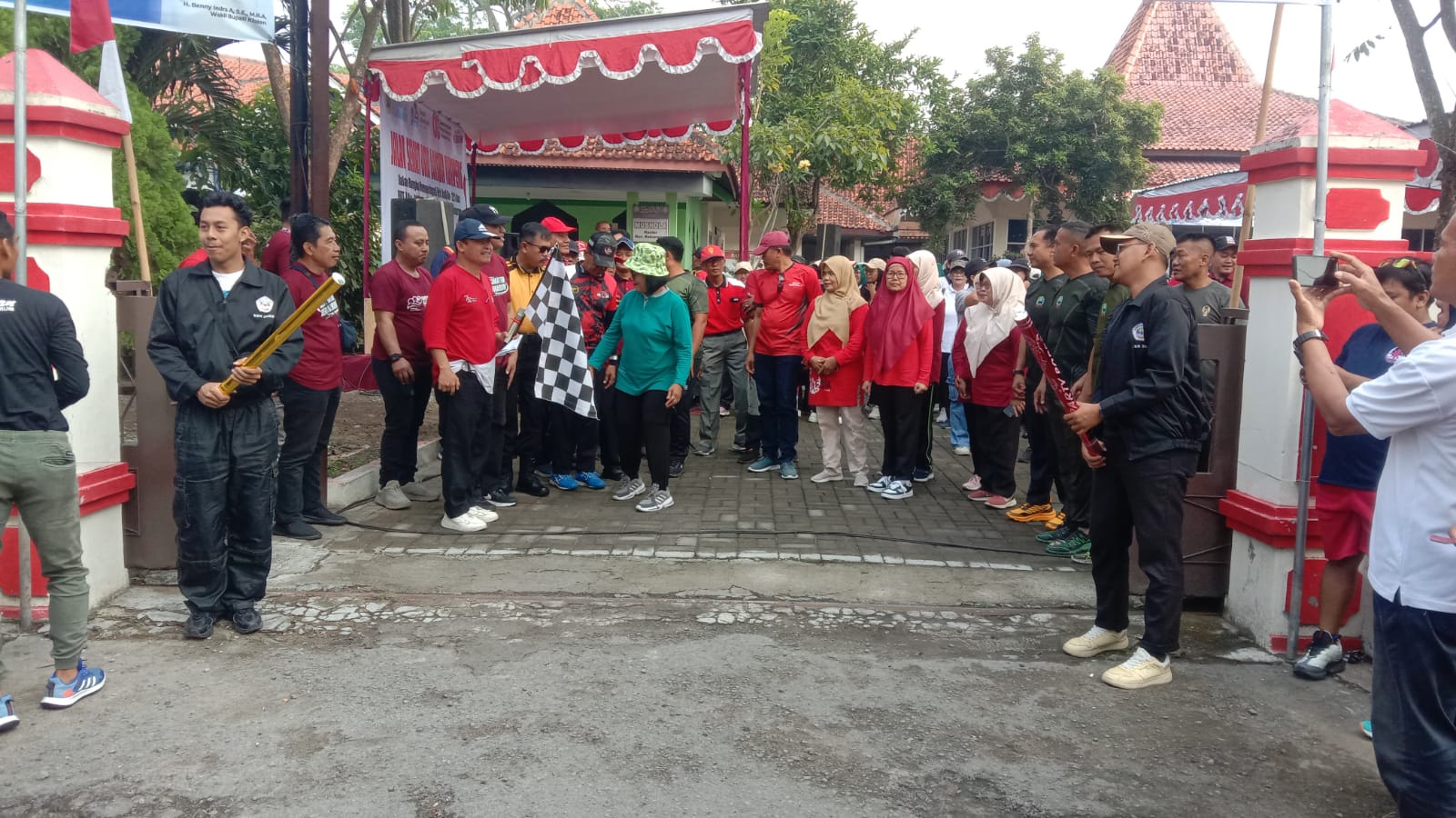 Kecamatan Kebonarum Gelar Jalan Sehat Peringatan Hari Jadi Kabupaten Klaten ke-221 Dan HUT RI ke-80