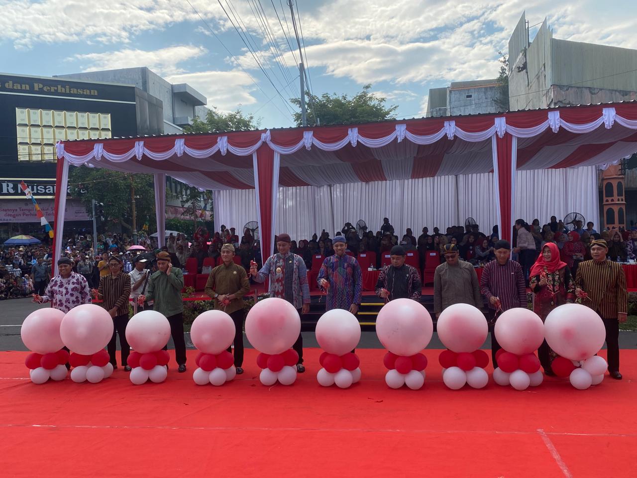 Kirab Budaya Dalam HUT Ke-80 RI Di Klaten: Harmoni Tradisi Dan Semangat Kebangsaan