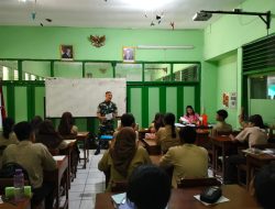 Rekrutmen TNI AD 2025 Dibuka, Babinsa Koramil Kebonarum Sosialisasikan Penerimaan Prajurit TNI AD Tahun 2025 Di SMAN 2 Klaten