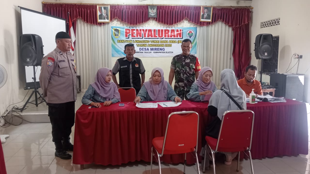 Babinsa Koramil 19/Trucuk Kawal Penyaluran BLT Dana Desa Tahap X Desa Mireng