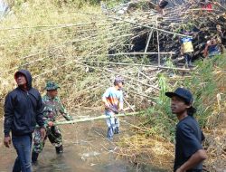Sinergi TNI Dan Masyarakat, Koramil 23/Ceper Gotong Royong Bersihkan Aliran Sungai Di Desa Ceper