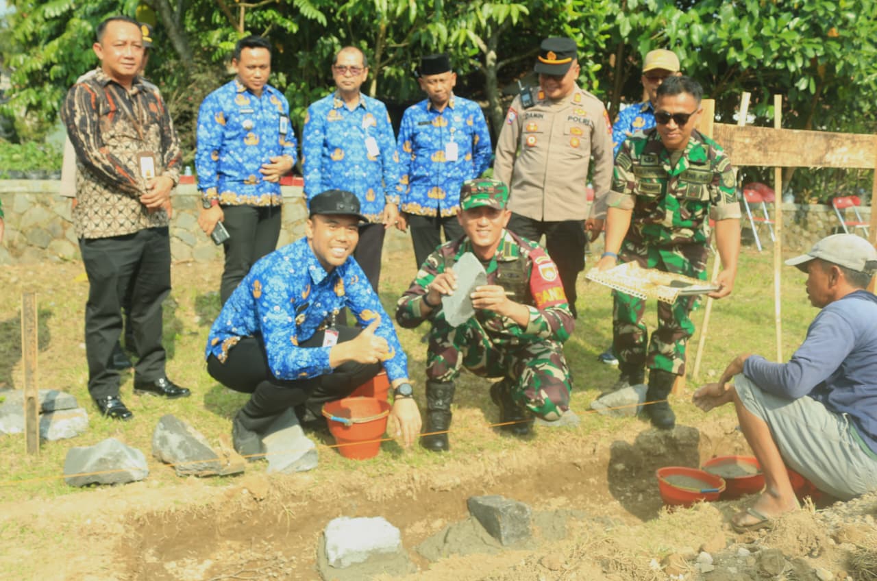 Dandim Dan Wabup Klaten Letakkan Batu Pertama Koperasi Desa Merah Putih Randulanang