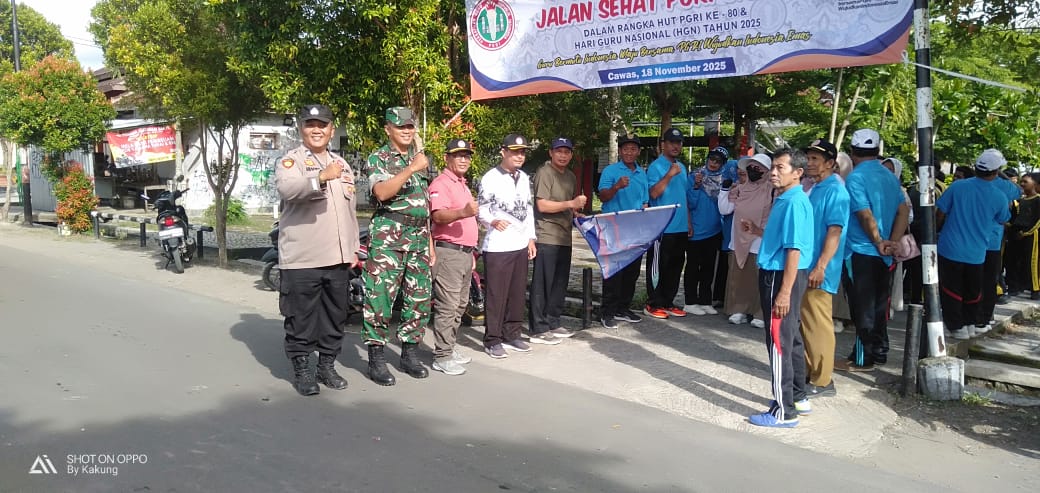 HUT PGRI Ke-80 Di Cawas, Babinsa Koramil 20/Cawas Pantau Dan Amankan Jalan Sehat