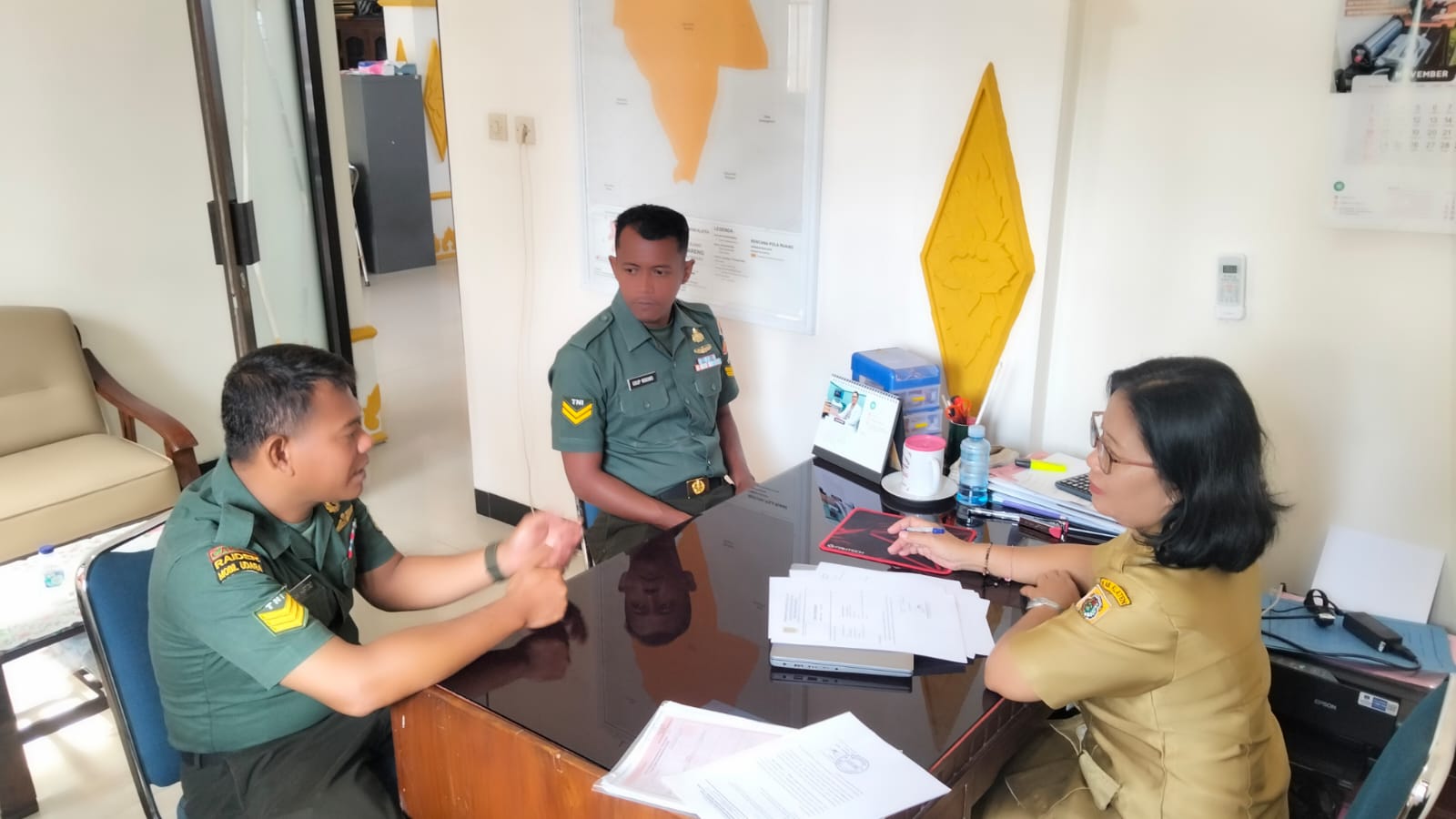 Babinsa Kodim Klaten Perkuat Sinergi Dengan Pemerintah Kelurahan Bareng