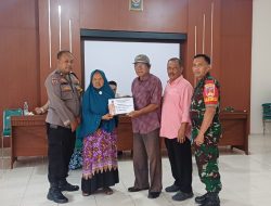 Babinsa Gumulan Klaten Kawal Penyaluran BLT-DD Tahap XII Pastikan Tepat Sasaran