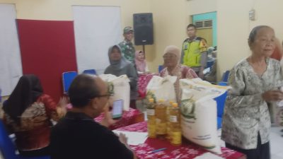 Bantuan Pangan Kemensos di Desa Tugu Klaten Disalurkan, Babinsa Koramil 20/Cawas Sampaikan Ini