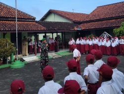 Tanamkan Nasionalisme dan Disiplin Sejak Dini, Babinsa Desa Brajan Jadi Pembina Upacara SDN 1 Brajan