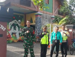 Babinsa Koramil Klaten Utara Bersama Bhabinkamtibmas Pastikan Keamanan Ibadah Kebaktian Awal Tahun Warga