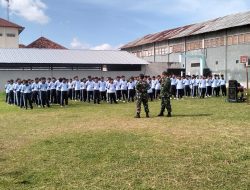 Babinsa Koramil Klaten Utara Tanamkan Disiplin Dan Karakter Para Pelajar SMK Muhammadiyah 1 Klaten