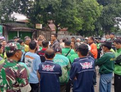 Danramil 01/Kota Klaten Bersama Babinsa Amankan Sosialisasi Penentuan Titik Pick Up Ojek Online Di Stasiun Klaten