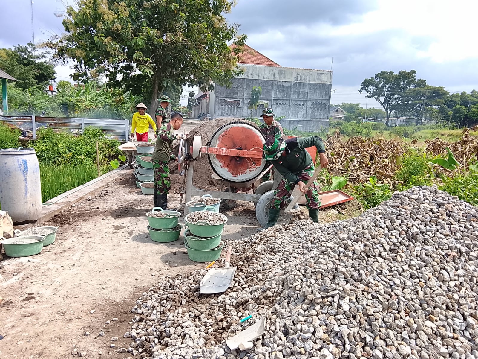 Di Bulan Ramadhan, Betonisasi TMMD Sengkuyung Tahap I TA 2026 Kodim 0723/Klaten Terus Dikerjakan