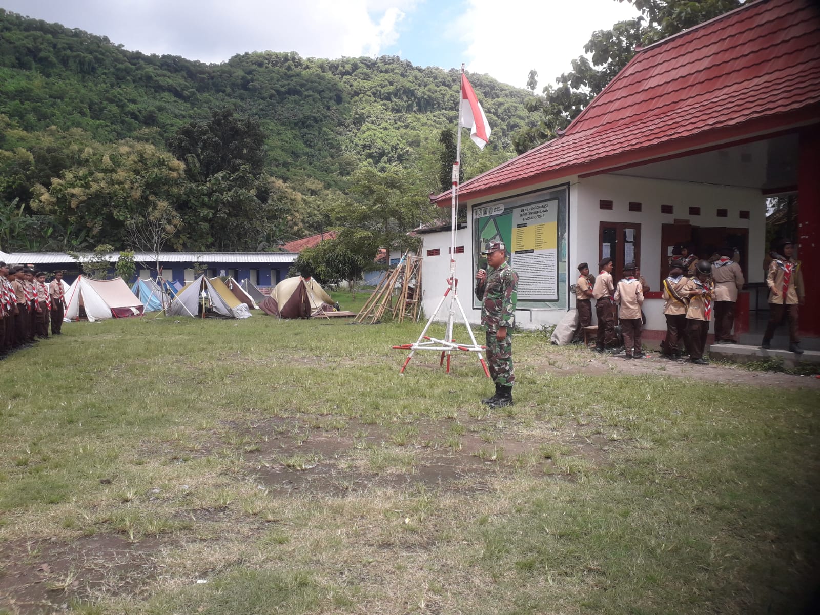 Koramil 09/Prambanan Berikan Pembinaan Disiplin Dan Mental Siswa SMK N 4 Klaten