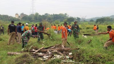 Kodim 0723/Klaten Dukung Gerakan Klaten Asri Melalui Karya Bakti di Rowo Jombor