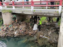 Dukung Gerakan Indonesia ASRI, Danramil Trucuk Pimpin Kerja Bakti Bersihkan Bantaran Kali Cino