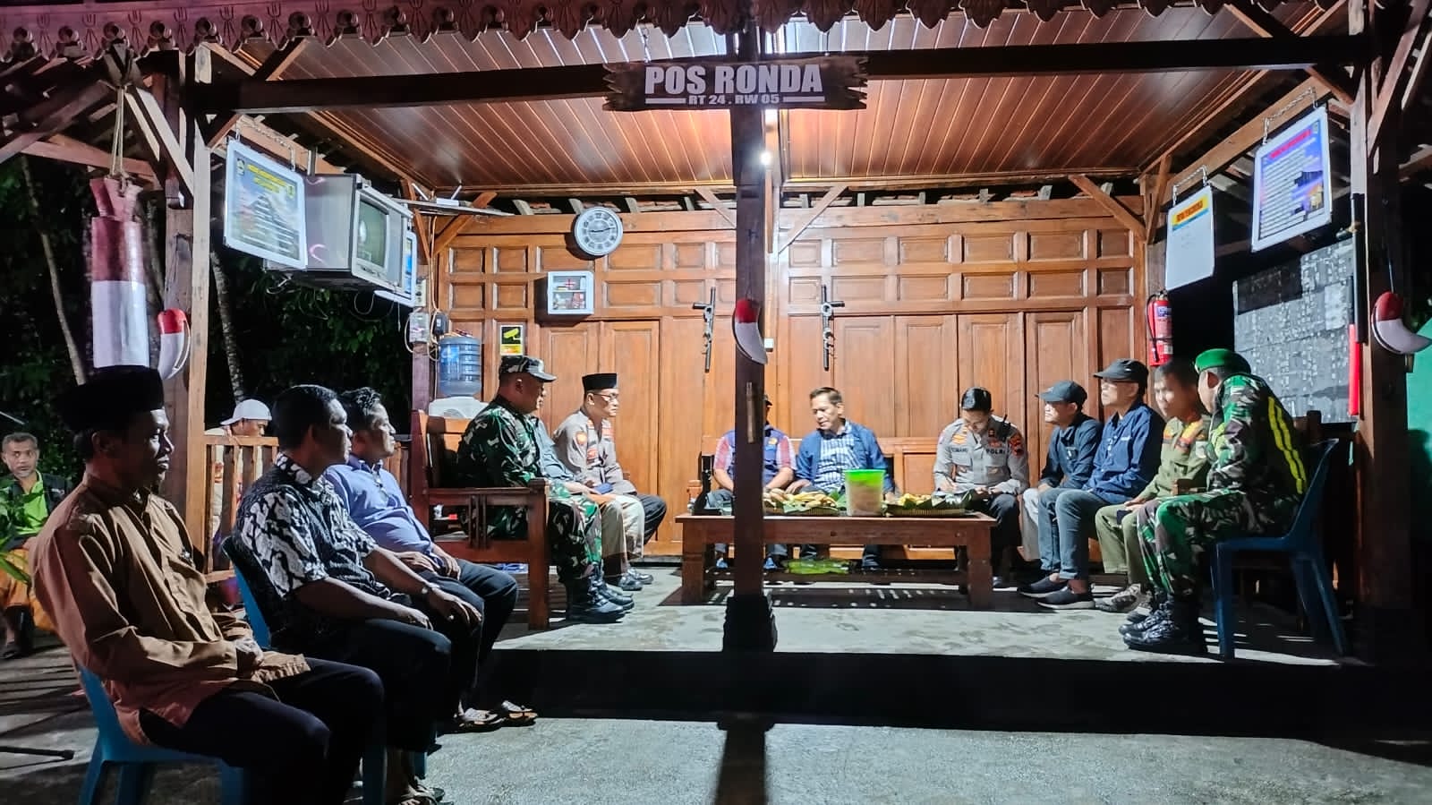 Danramil 13/Kemalang Sambangi Pos Kamling, Perkuat Sinergi Cegah Gangguan Kamtibmas