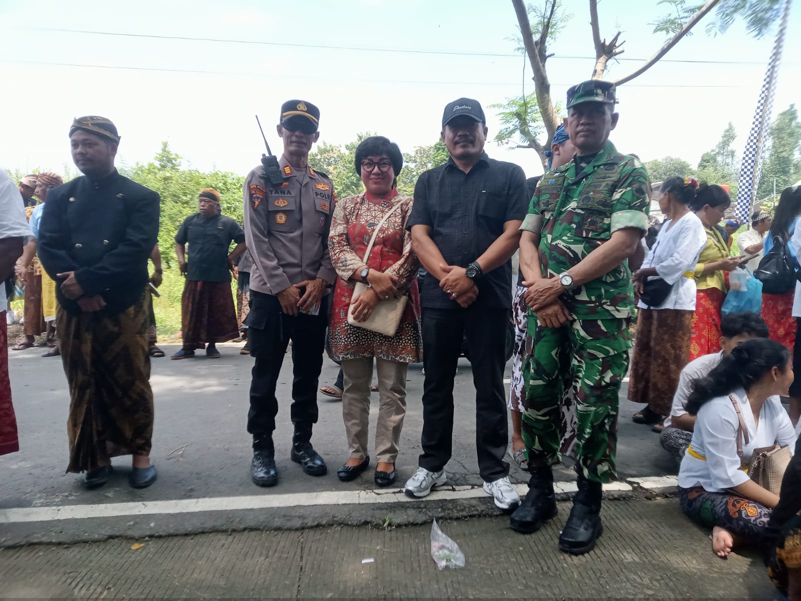 Danramil 06/Kebonarum Bersama Babinsa Amankan Kegiatan Melasti Umat Hindu Di Umbul Geneng
