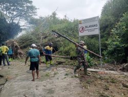 Gotong Royong TNI Dan Masyarakat, Sungai Dukuh Jagalan Trucuk Klaten Dibersihkan Dari Rumpun Bambu Roboh