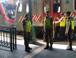 Babinsa Kodim 0723/Klaten Amankan Angkutan Lebaran 2026 Di Stasiun Klaten