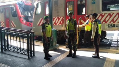 Babinsa Kodim 0723/Klaten Amankan Angkutan Lebaran 2026 Di Stasiun Klaten