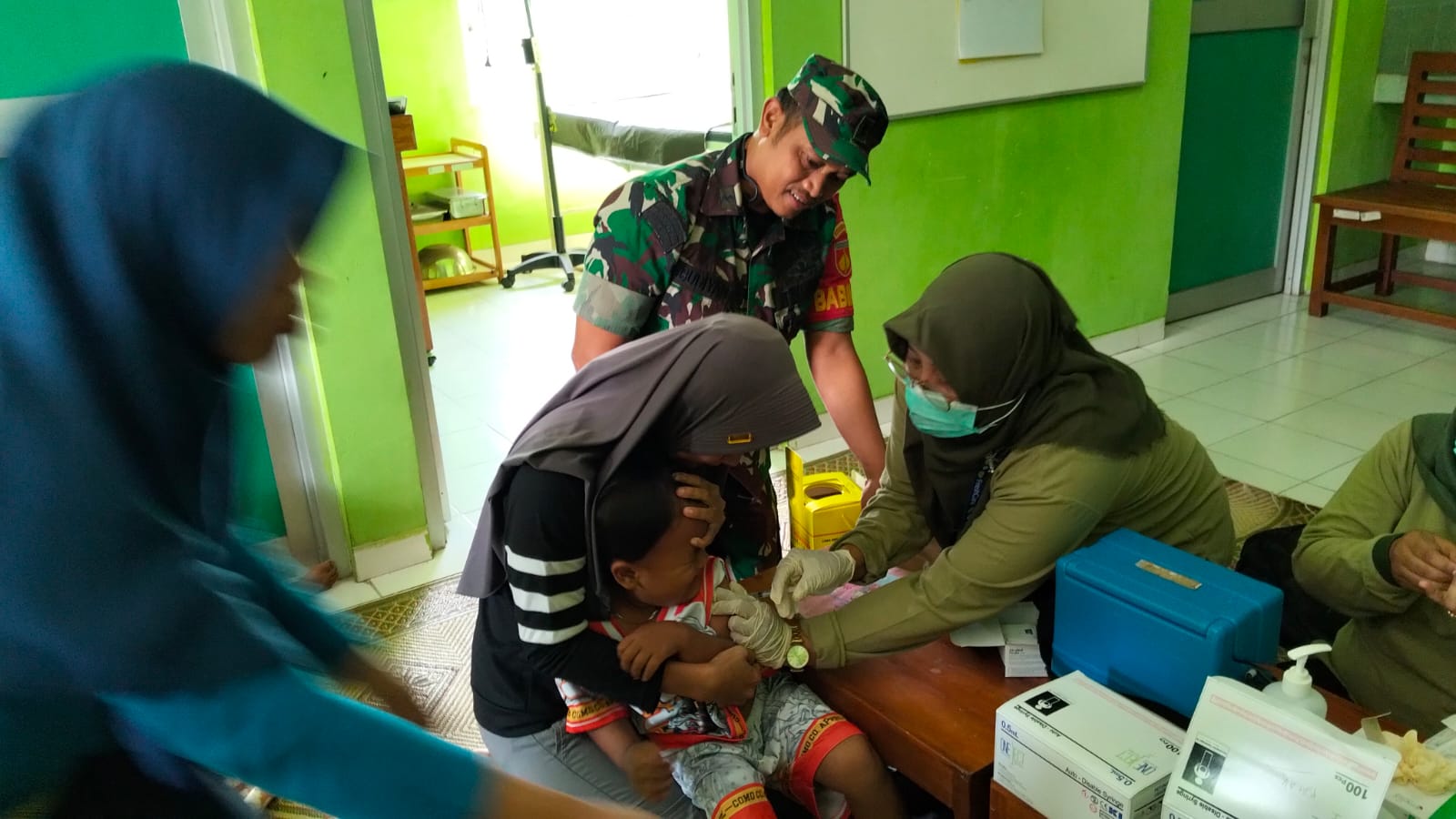 Babinsa Kodim Klaten Dampingi ORI Campak Di Desa Balak, Upaya Cepat Tangani KLB