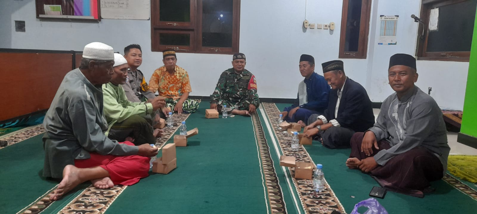 Babinsa Desa Kraguman Tarawih Keliling Bersama Muspika Jogonalan Klaten