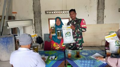 Pendampingan Penyaluran Sembako oleh Babinsa Desa Japanan, Wujud Dukungan Ketahanan Pangan Nasional Pendampingan Penyaluran Sembako oleh Babinsa Desa Japanan, Wujud Dukungan Ketahanan Pangan Nasional