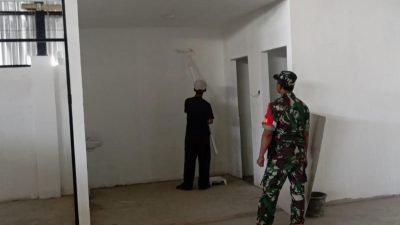 Babinsa Nangsri Pantau Pengecatan Gudang KDKMP Babinsa Nangsri Pantau Pengecatan Gudang KDKMP