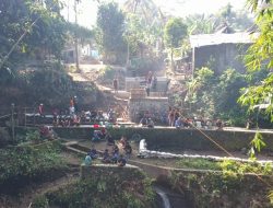 Warga Kranggan Manisrenggo Klaten Guyub Bangun Jembatan Garuda