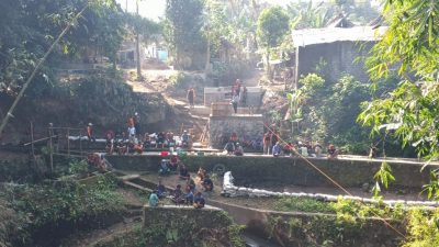 Warga Kranggan Manisrenggo Klaten Guyub Bangun Jembatan Garuda