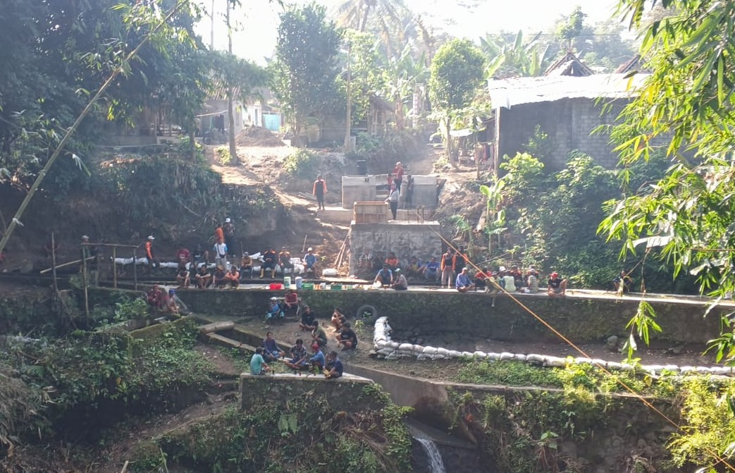 Warga Kranggan Manisrenggo Klaten Guyub Bangun Jembatan Garuda