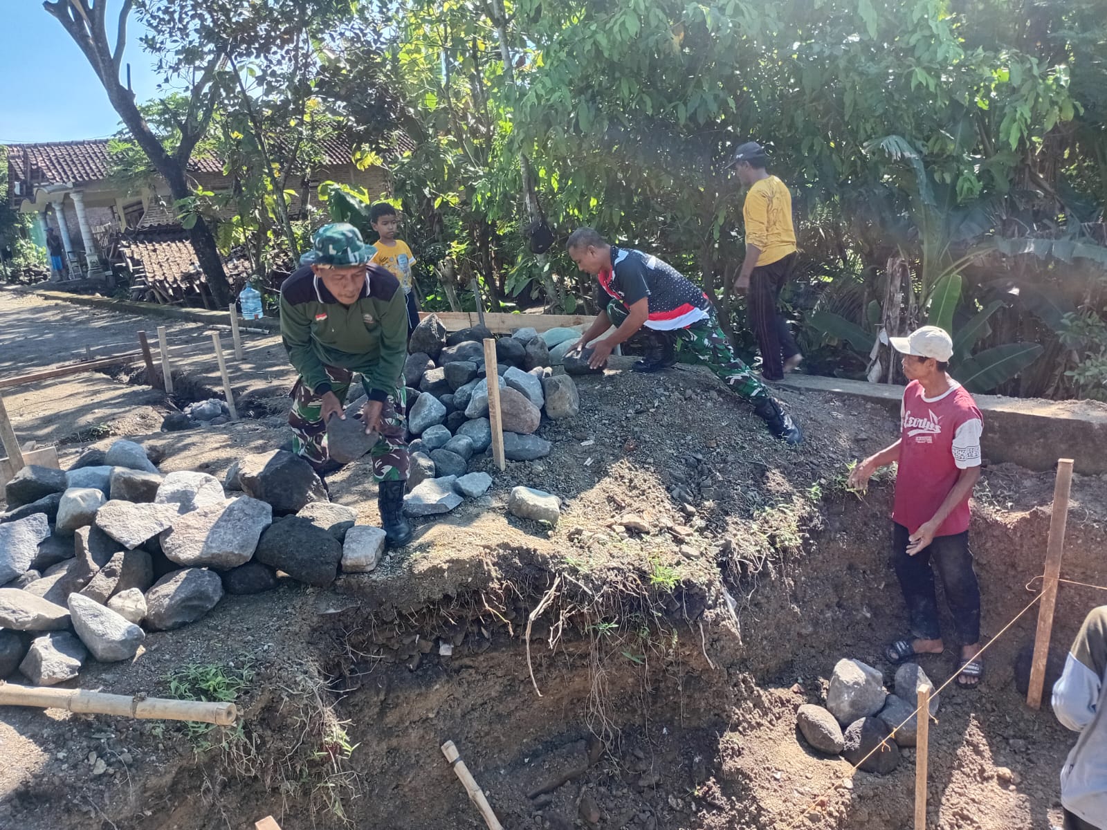 Gotong Royong Bangun Jembatan Garuda, Akses Trucuk–Bayat Kian Terbuka
