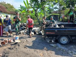 Gotong Royong Warga Dan TNI Bangun Jembatan Garuda Di Desa Karangpakel