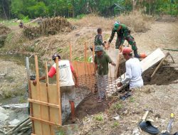 Sinergi TNI Dan Warga, Pengecoran Jembatan Garuda Di Cawas Berjalan Lancar